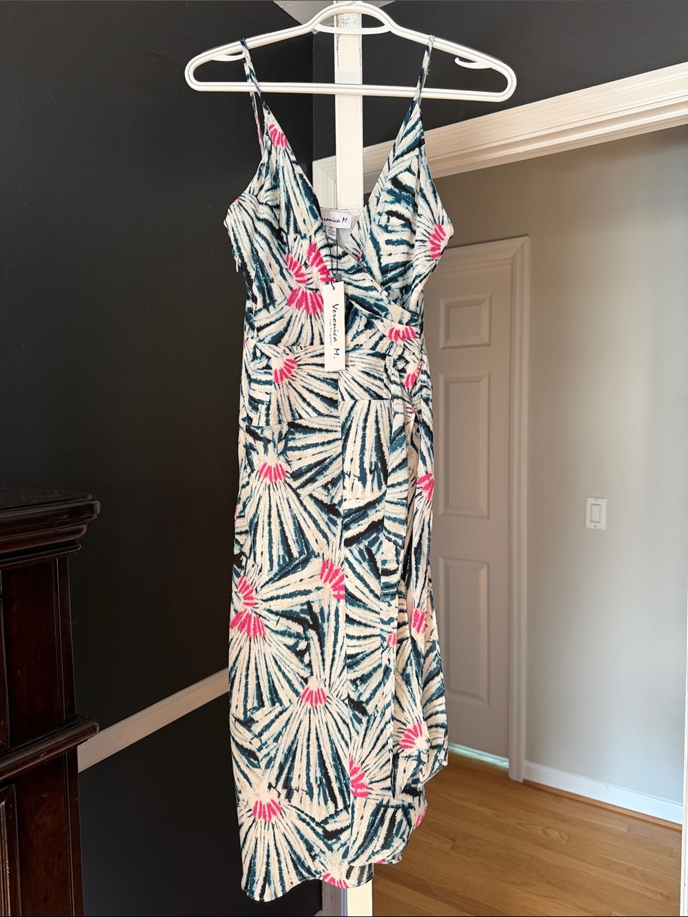 Veronica M dress. Pink & Navy Floral Wrap style. Xs Dress